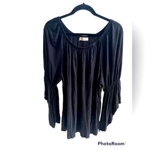 Black Tunic with flowy sleeves L